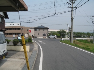 The route will merge to the National Route #422 again. 